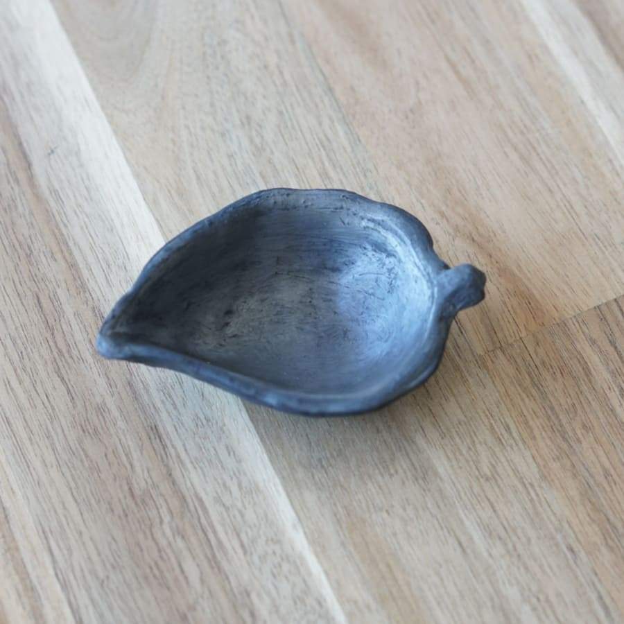 Small Black Clay Leaf